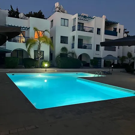 Diana Oasis 1b, Pool, Center