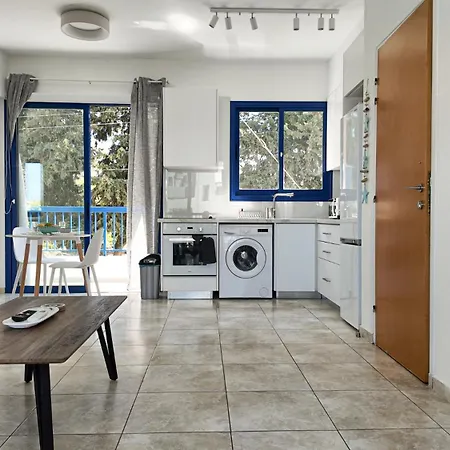 Diana Oasis 1b, Pool, Center *