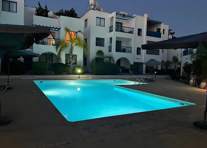 Diana Oasis 1b, Pool, Center