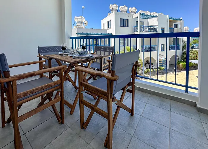 Diana Oasis 1b, Pool, Center *