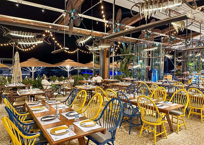 Diana Oasis 1b, Pool, Center