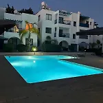 Diana Oasis 1b, Pool, Center