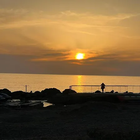 Diana Oasis 1b, Pool, Center *